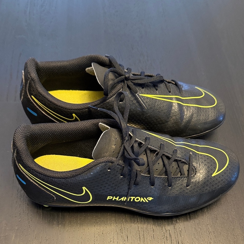 Nike Phantom youth Black Soccer Shoes